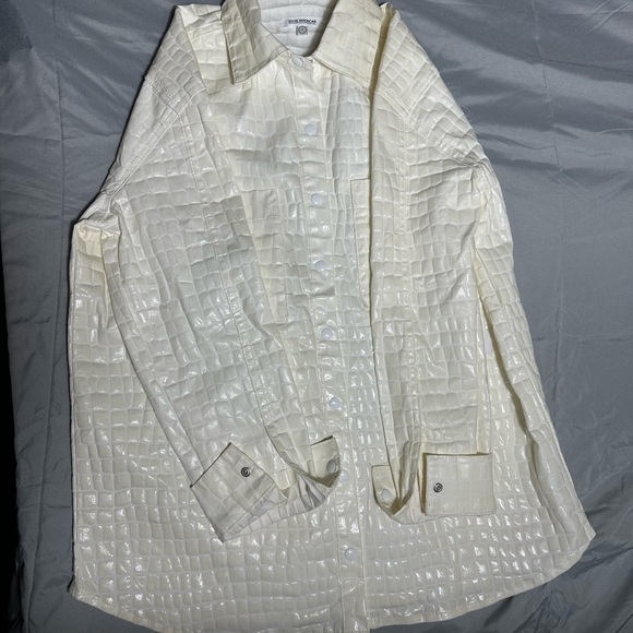 Good American Ivory Croc-Embossed Shirt - Picture 2 of 7